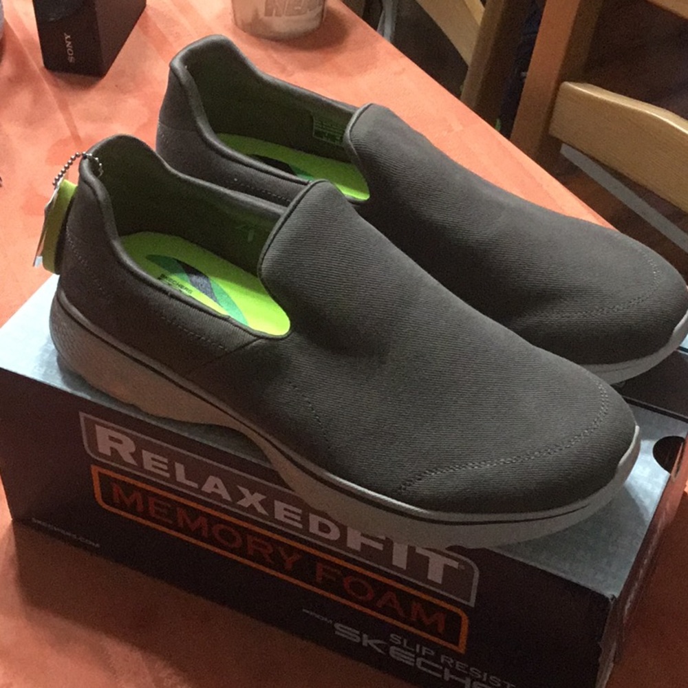 Skechers Go Walk 4